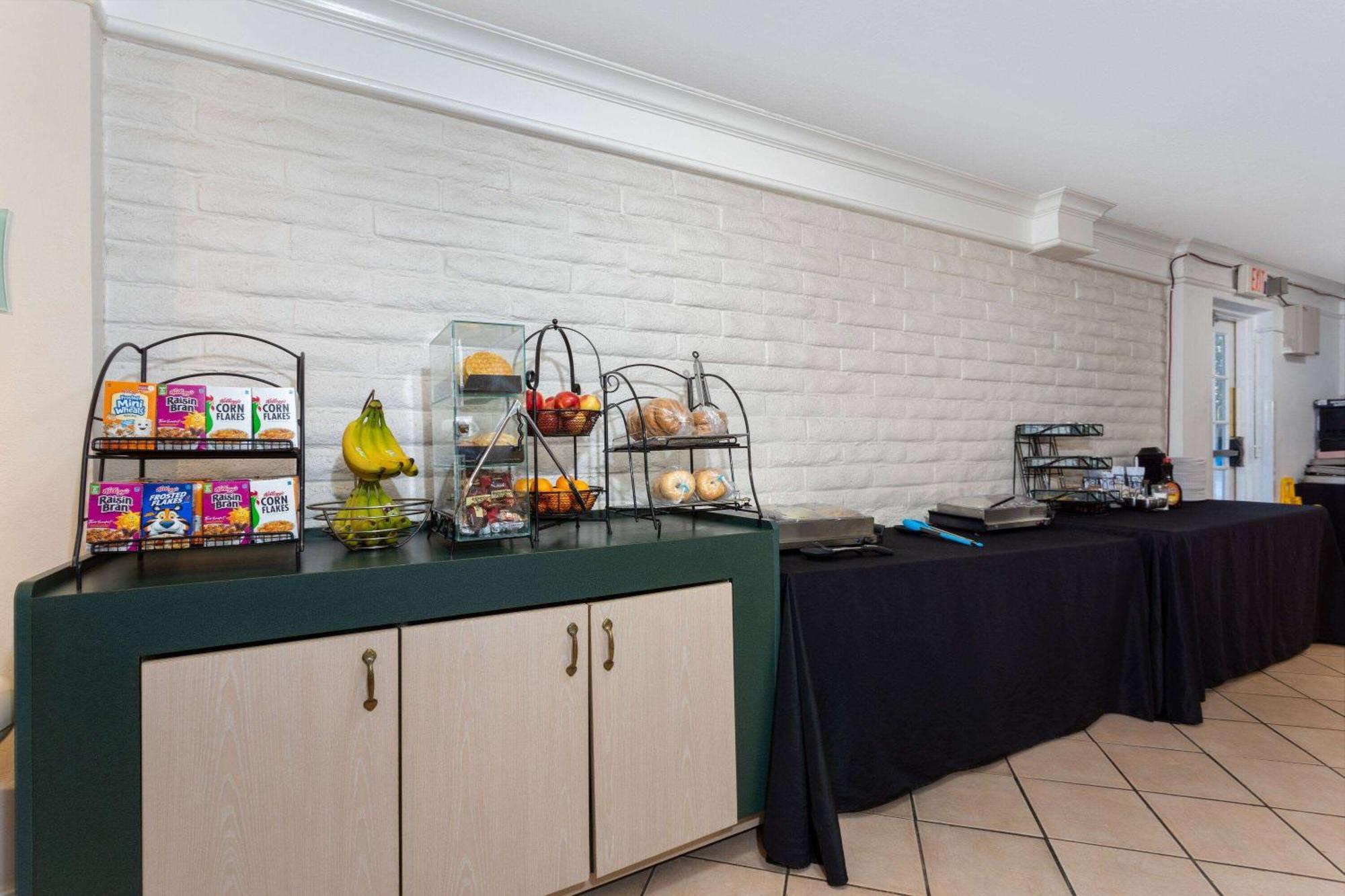 La Quinta By Wyndham Pensacola 3*