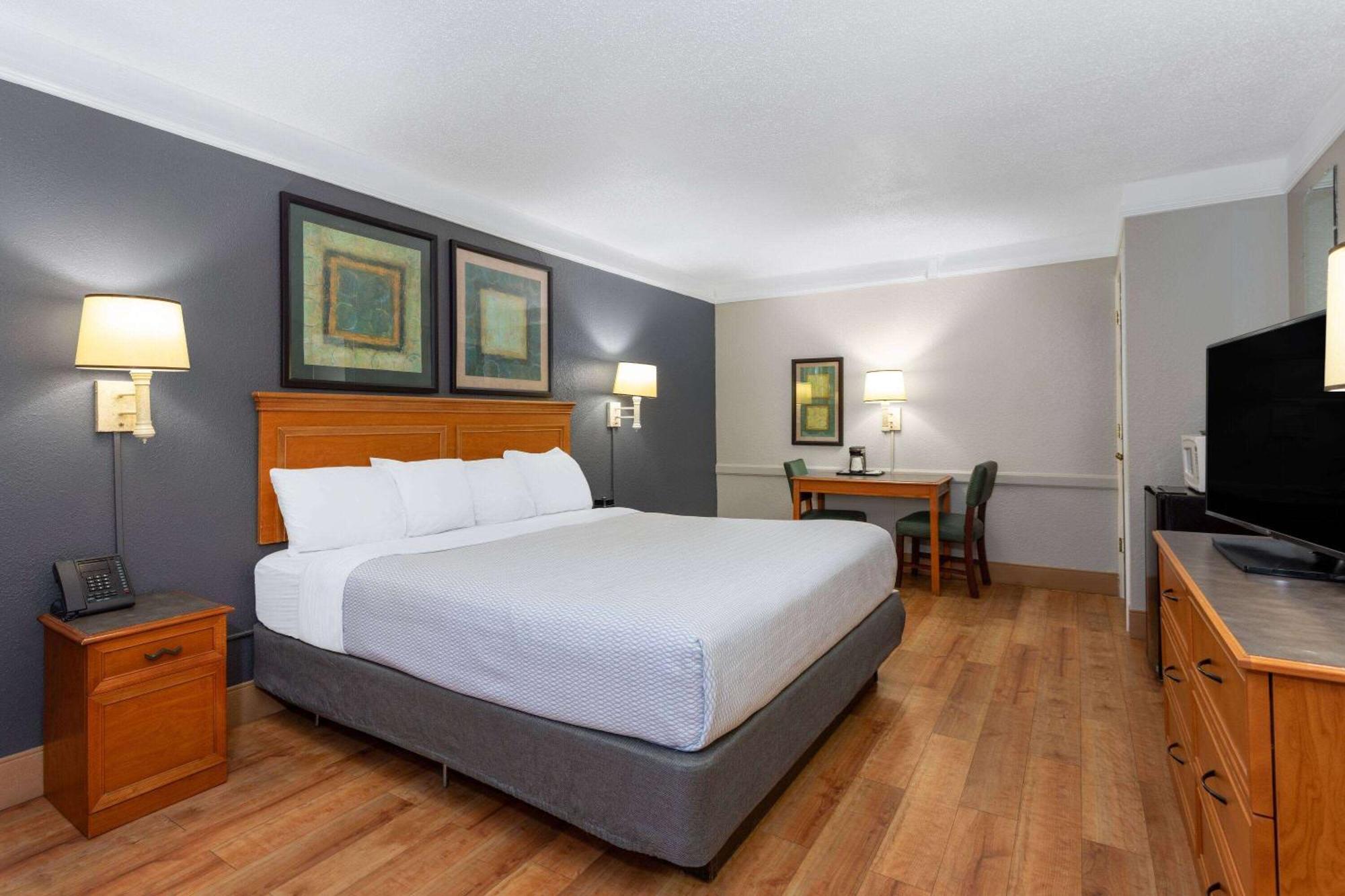 Hotel La Quinta By Wyndham Pensacola 3*