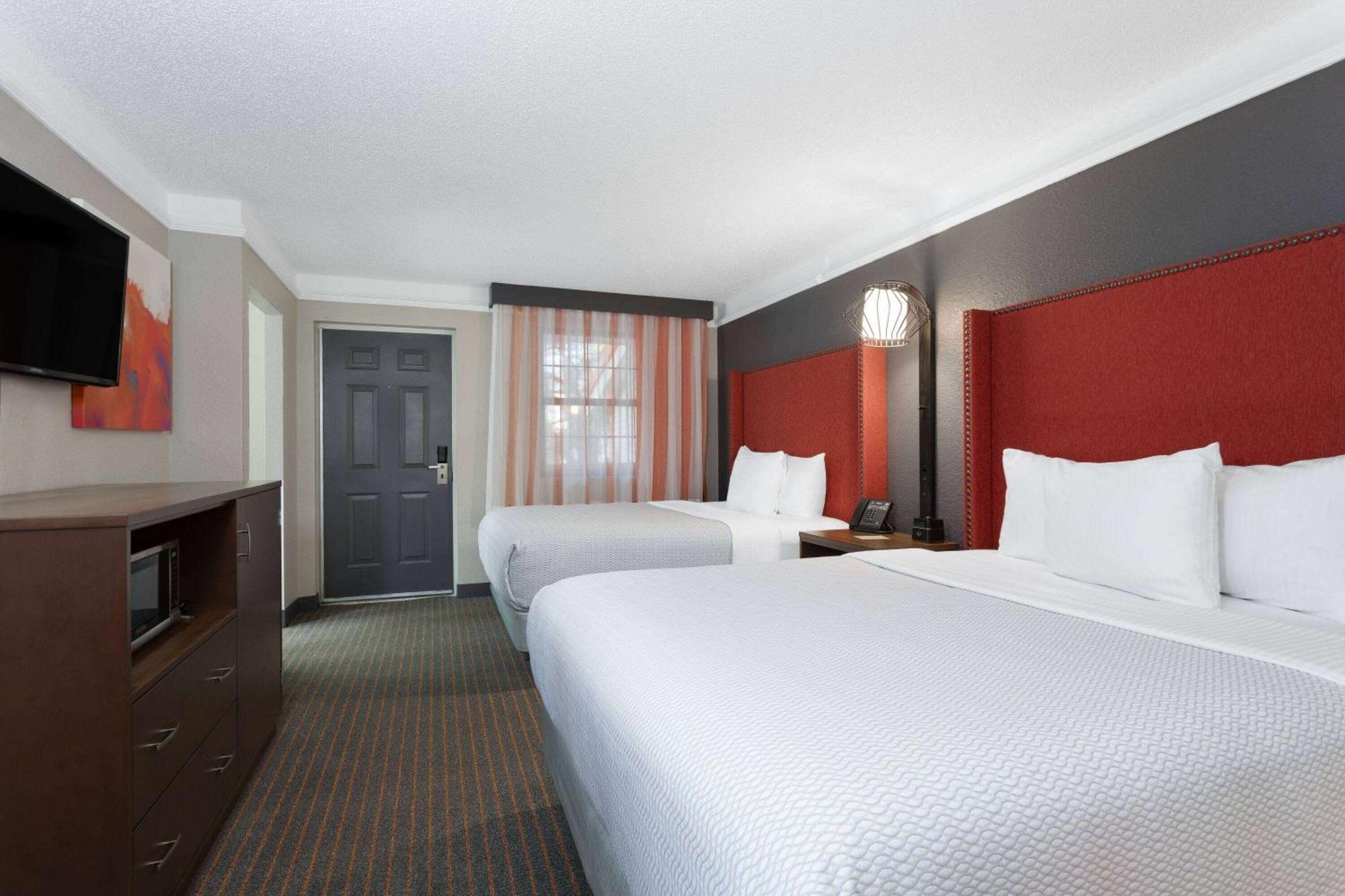 Hotel La Quinta By Wyndham Pensacola 3*