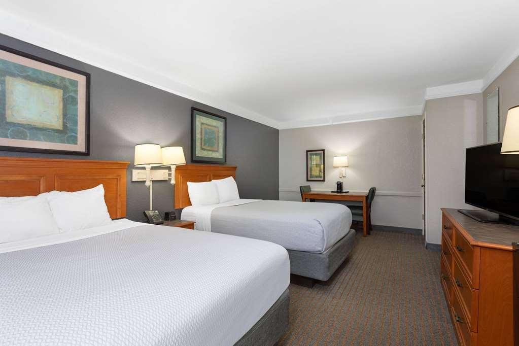 Hotel La Quinta By Wyndham Pensacola Ferry Pass